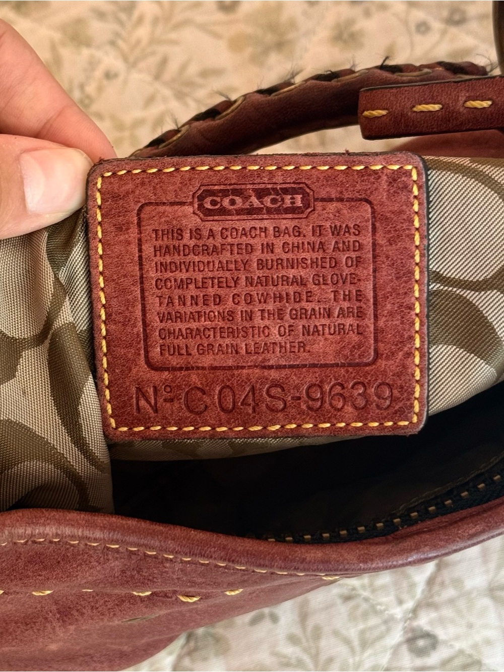 Vintage Coach red studded hobo bag with gold hardware - Picture 8 of 8